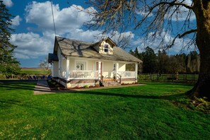 Unclassified image, 4 of 25, button