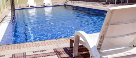 屋外プール、サンラウンジャー