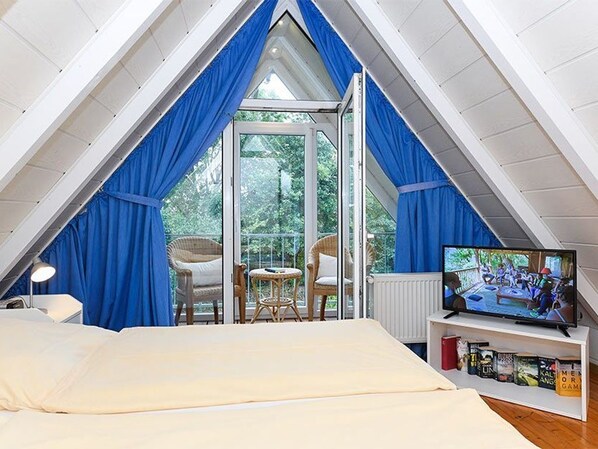 3 bedrooms, travel cot, WiFi