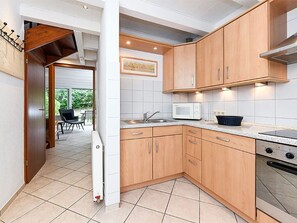 KĂŒhlschrank, Mikrowelle, Ofen, GeschirrspĂŒler