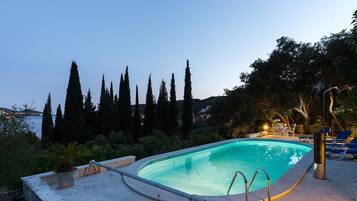 Apartment (Two-Bedroom Apartment) | Pool
