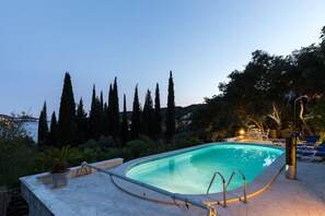 Apartment (Two-Bedroom Apartment) | Pool | Outdoor pool, sun loungers - Apartment Rea Zaton (Dubrovnik)