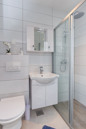 Apartment (Two-Bedroom Apartment) | Bathroom