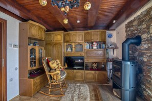 Family Villa, Multiple Bedrooms, 2 Bathrooms, Mountainside (Bonidesa House With Whirlpool) | Living area | 21-inch flat-screen TV with digital channels, TV, fireplace - Bonidesa House With Whirlpool (Ljubno)