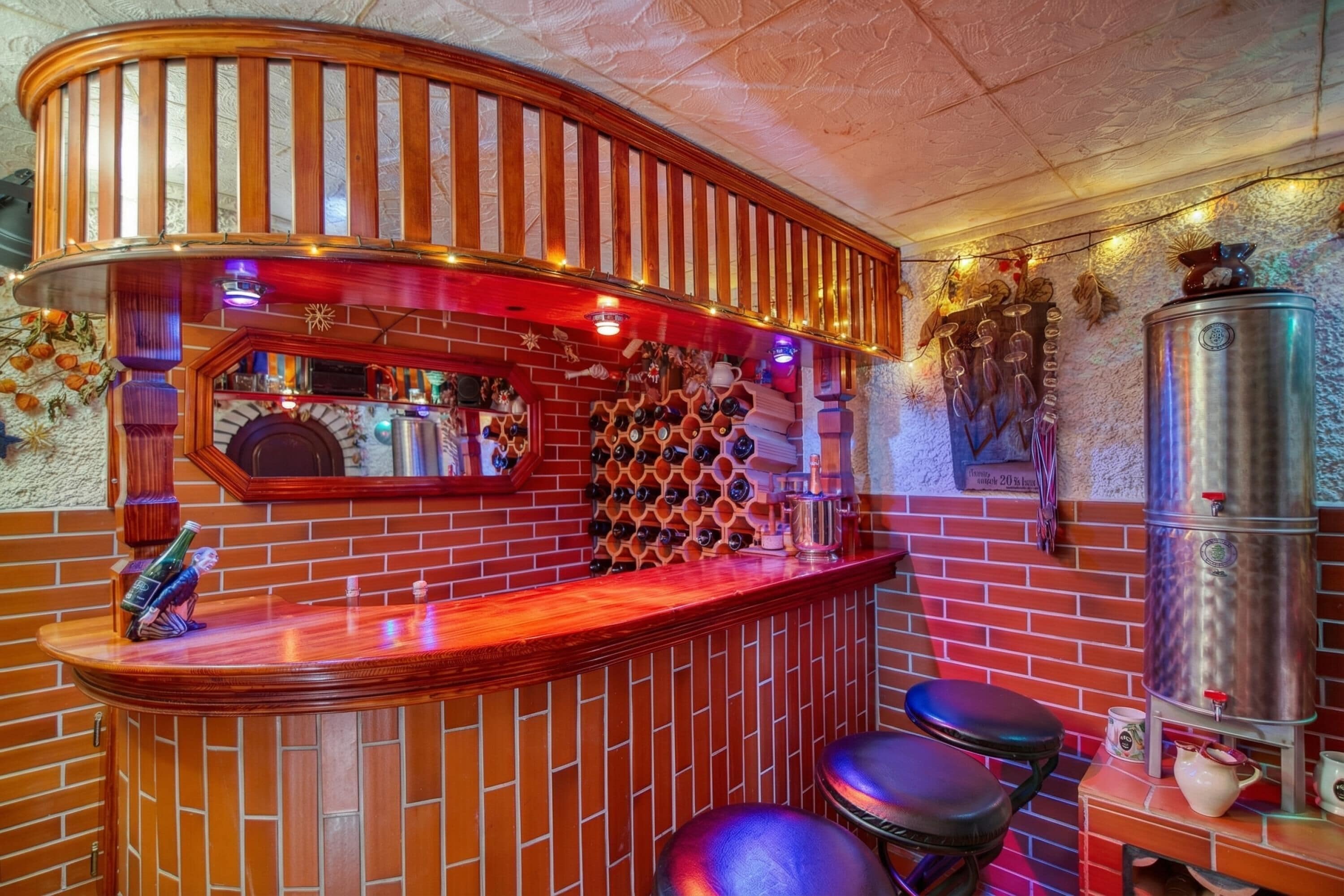 Family Villa, Multiple Bedrooms, 2 Bathrooms, Mountainside (Bonidesa House With Whirlpool) | Bar (on property)
