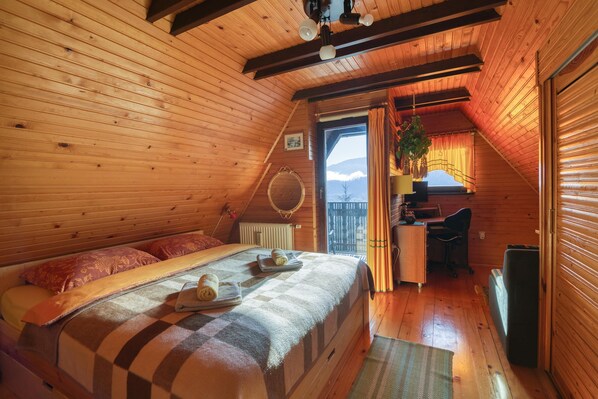 Family Villa, Multiple Bedrooms, 2 Bathrooms, Mountainside (Bonidesa House With Whirlpool) | 2 bedrooms, free WiFi, bed sheets - Bonidesa House With Whirlpool (Ljubno)
