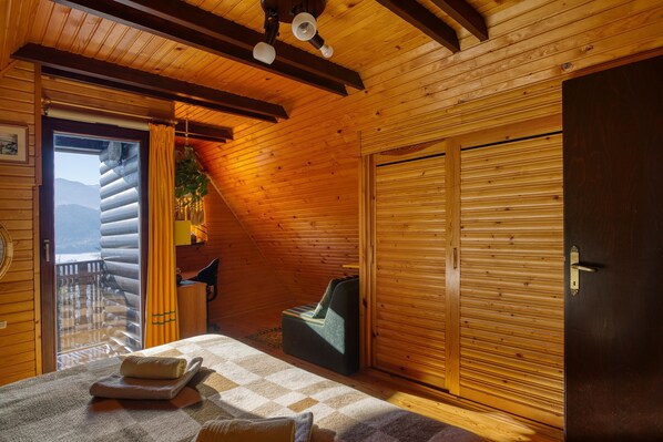 2 bedrooms, free WiFi, bed sheets - Bonidesa House With Whirlpool (Ljubno)