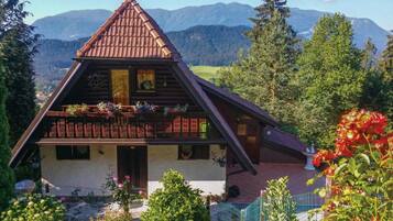 Family Villa, Multiple Bedrooms, 2 Bathrooms, Mountainside (Bonidesa House With Whirlpool) | Exterior