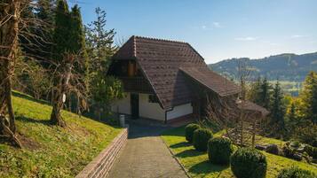 Familienvilla, Mehrere Schlafzimmer, 2 Bäder, Bergseite (Bonidesa House With Whirlpool) | Außenbereich