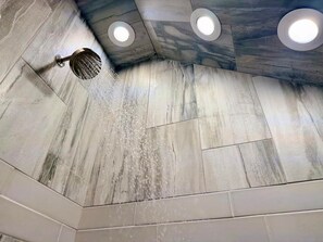Baignoire, serviettes fournies
