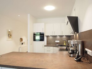 Kühlschrank, Mikrowelle, Ofen, Geschirrspüler