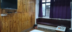 行政客房 | 迷你吧、隔音、熨斗/熨衫板、摺床/加床 (收費)