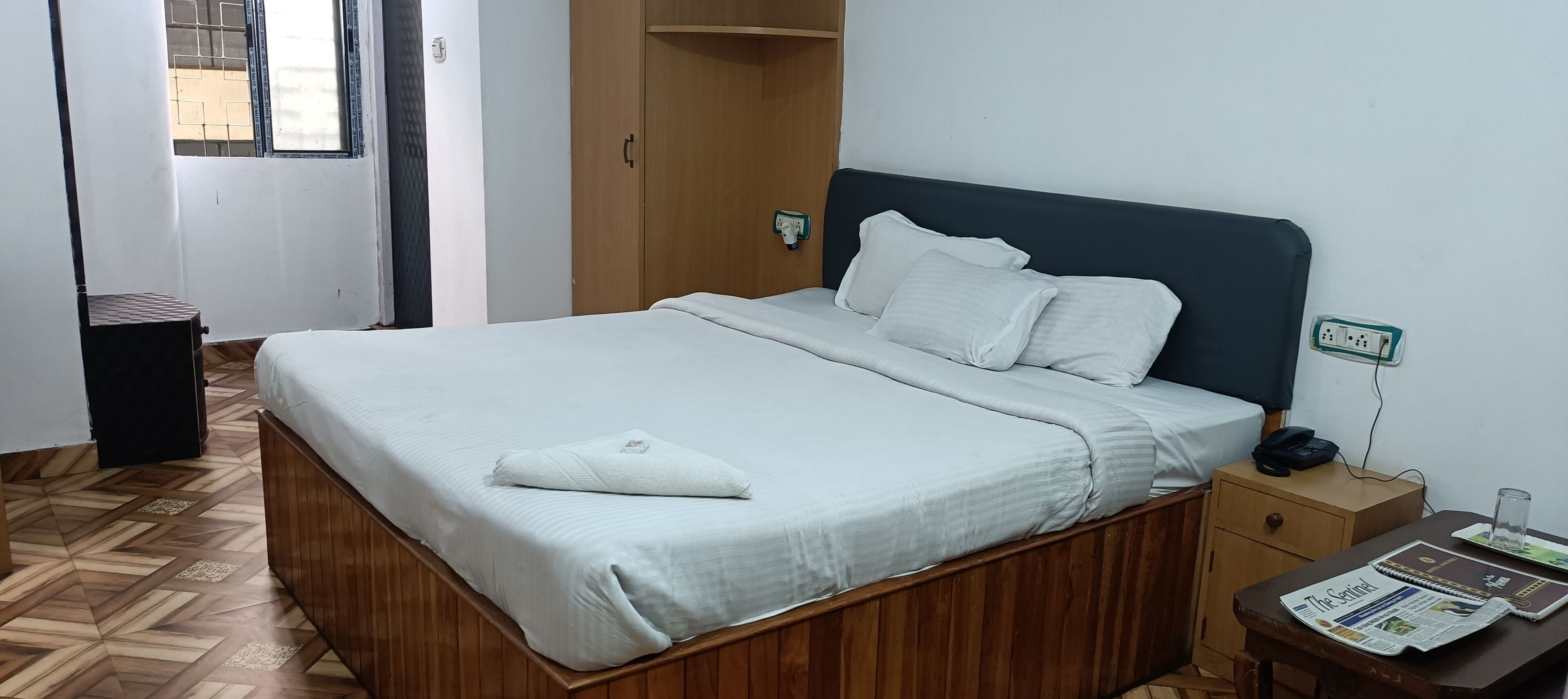 Deluxe Room | Minibar, soundproofing, iron/ironing board, rollaway beds
