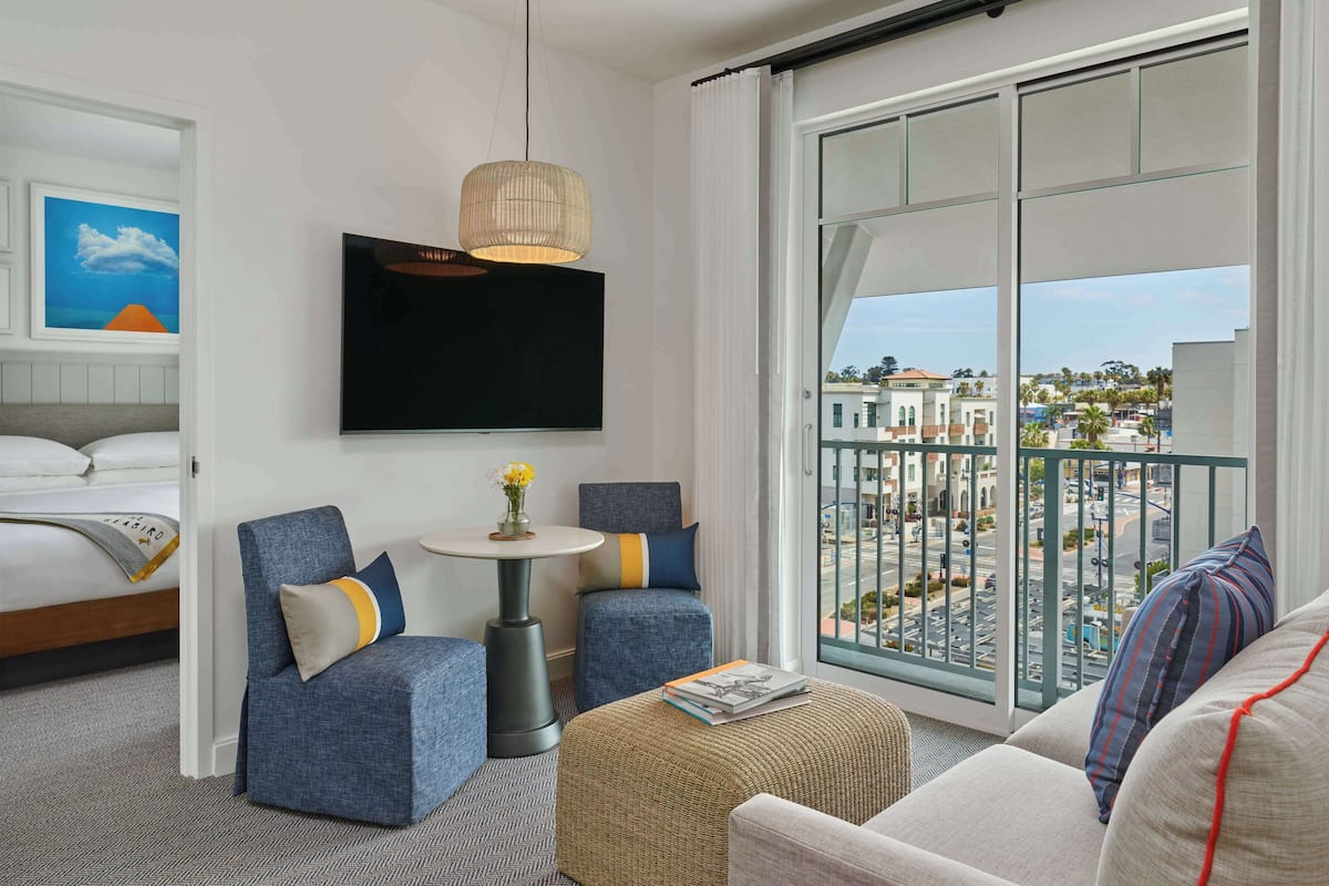 Family Room, 1 King Bed with Sofa bed (Cityscape)