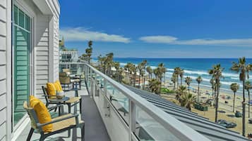 Premium bedding, pillowtop beds, minibar, in-room safe