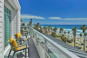 Premium bedding, pillowtop beds, minibar, in-room safe - The Seabird Ocean Resort & Spa, Part of Destination Hotel by Hyatt (Oceanside)