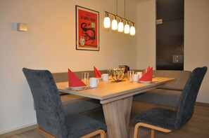 Unclassified image, 4 of 25, button