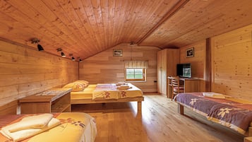 Family House, 2 Bedrooms, 2 Bathrooms, Mountainside (House Na Meji With Sauna) | 2 bedrooms, free Internet, bed sheets