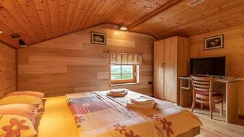 Maison Familiale, plusieurs chambres, 2 salles de bains, cÎté montagne (House Na Meji With Sauna) | 2 chambres, Internet gratuit, draps fournis