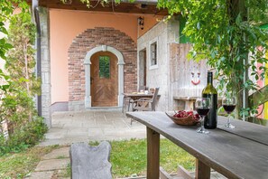 家庭獨棟房屋, 多間臥室, 2 間浴室, 山間 (Pivka Lovely Duplex With Sauna) | 室外用餐