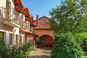 Maison familiale, plusieurs chambres, 2 salles de bains, côté montagne (House Na Meji With Sauna) | Extérieur
