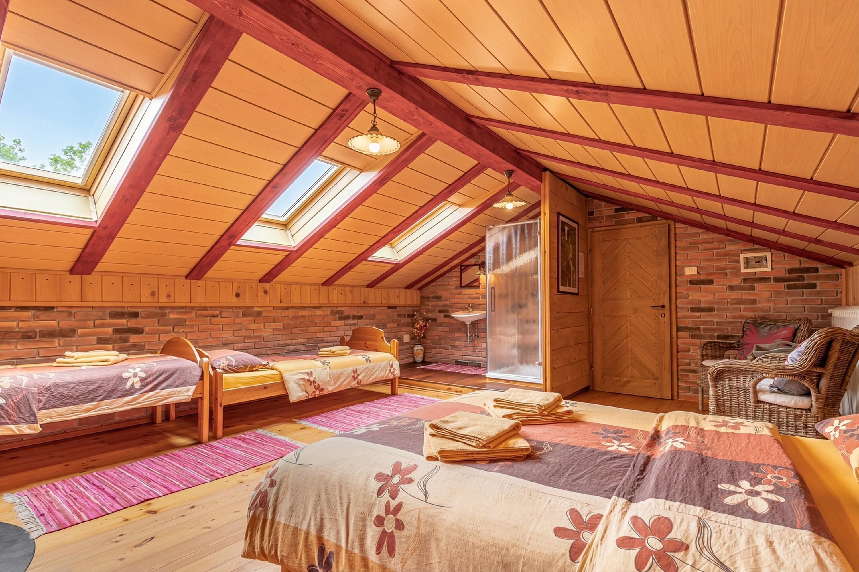 Casa familiar, varias habitaciones, 2 baños, junto a la montaña (House Na Meji With Sauna) | 2 dormitorios, Internet gratis, ropa de cama