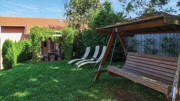 Casa familiar, varias habitaciones, 2 baños, junto a la montaña (House Na Meji With Sauna) | Jardines del alojamiento