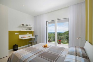 4 bedrooms, WiFi, bed sheets - Villa Deborah (Raša)