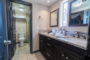 Hair dryer, towels - Edgewater #16, Condominium with both lake and mountan views! (June Lake)