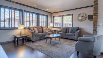 Televisio, takka, kirjoja