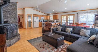 Johnson Suite 2- Walk to both June and Gull Lakes, only 1.5 miles to June Mtn Ski Area