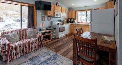 Gull Lake Baby House- 5 minutes walking distance to Gull Lake Marina and Park, newly remodeled