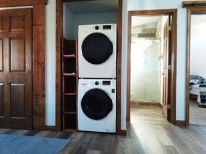 Interior - Gull Lake Baby House- 5 minutes walking distance to Gull Lake Marina and Park, newly remodeled (June Lake)