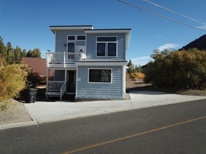 Exterior - Gull Lake Baby House- 5 minutes walking distance to Gull Lake Marina and Park, newly remodeled (June Lake)