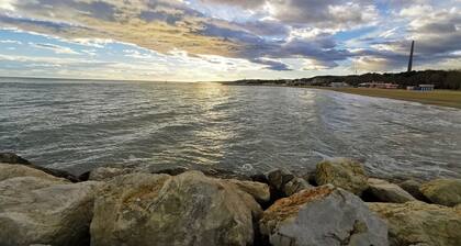 Two-room mini apartment a stone's throw from the sea with parking space