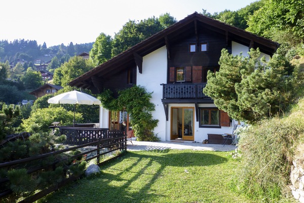 Chalet depuis le jardin, entrée par la terrasse