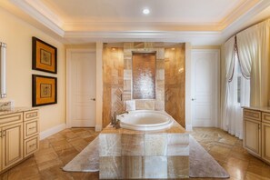 Bathtub, hair dryer, towels - Magical Chateau | 5-Bedroom Villa with Golf Course Views and Private Pool (Kissimmee)