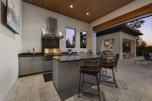 Outdoor dining - Magic Mansion | 10-Bedroom 10.5-Bathroom Villa w/Private Pool, Theater, Games Room (Kissimmee)