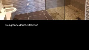 A bathroom with a large Italian-style shower, a glass door, and a tiled floor. - Very nice 80 m2 apartment (Pianottoli-Caldarello)