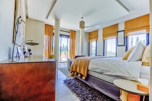 5 bedrooms, in-room safe, iron/ironing board, free WiFi