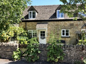 Exterior - Noel Cottage - Central Cotswolds Stone Cottage For Two In Chipping Campden (Chipping Campden)