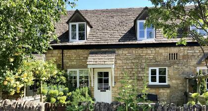 Noel Cottage - Central Cotswolds Stone Cottage For Two In Chipping Campden