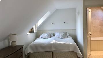 1 habitación, tabla de planchar con plancha, wifi gratis y ropa de cama