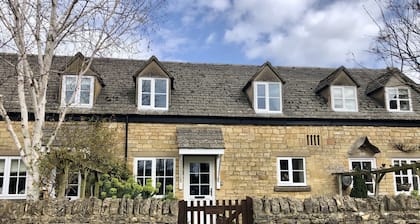 Noel Cottage - Central Cotswolds Stone Cottage For Two In Chipping Campden