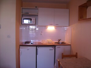 冷蔵庫、電子レンジ