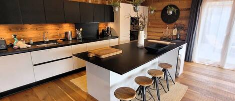 Fridge, microwave, dishwasher