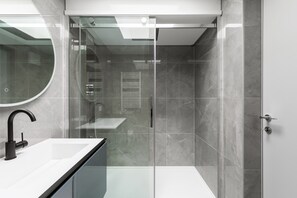 Exclusive Apartment, Terrace (PROMENADE 6) | Bathroom | Shower, free toiletries, hair dryer, bidet