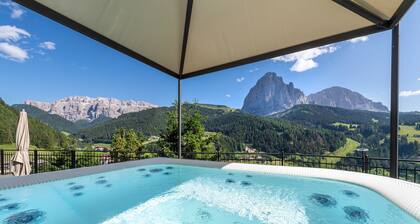 Panoramic holiday farm with spa Perteut 149A