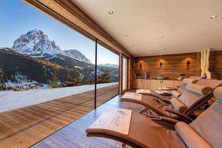 Interior. Panoramic holiday farm with spa Perteut 149B