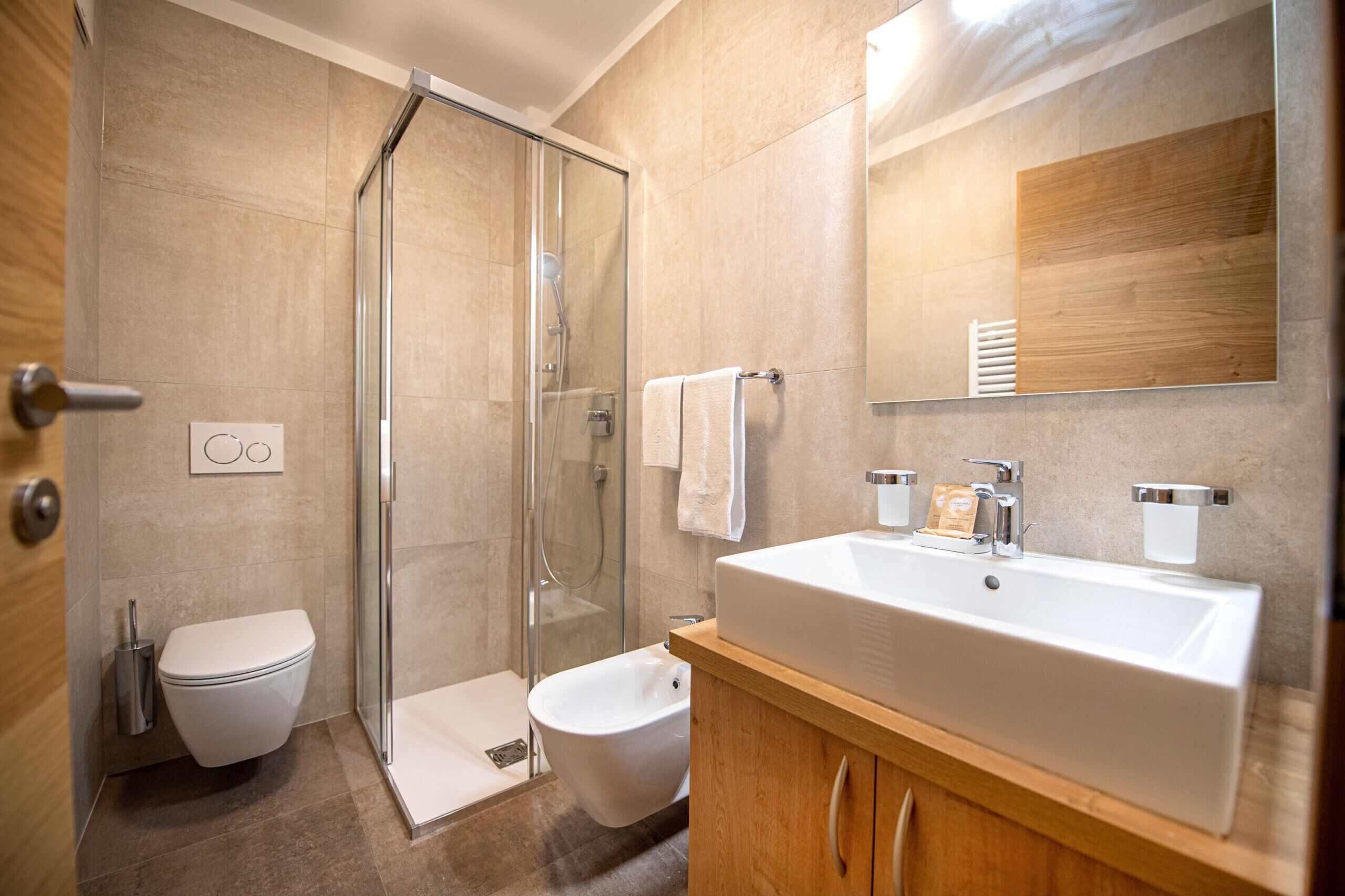 Douche, serviettes fournies